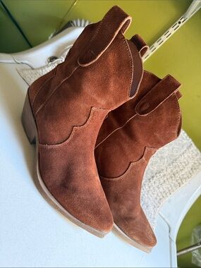 Steve Madden Rust Brown Suede Western Ankle Booties